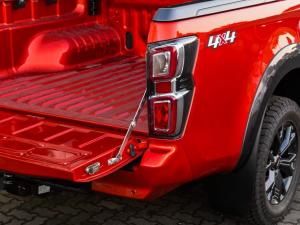 Isuzu D-Max 3.0TD double cab V-Cross 4x4 - Image 23