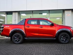 Isuzu D-Max 3.0TD double cab V-Cross 4x4 - Image 2