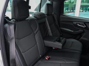 Isuzu D-Max 3.0TD double cab V-Cross 4x4 - Image 9