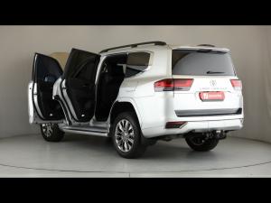 Toyota Land Cruiser 300 3.3D ZX - Image 10