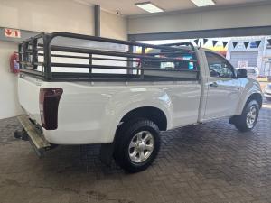 Isuzu D-Max Gen 6 250 single cab Fleetside safety - Image 3