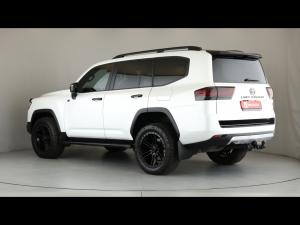 Toyota Land Cruiser 300 3.3D GR-Sport - Image 8