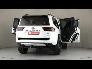 Toyota Land Cruiser 300 3.3D GR-Sport - Image 9