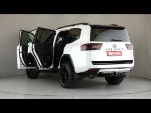 Toyota Land Cruiser 300 3.3D GR-Sport - Image 10
