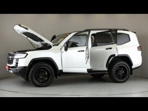 Toyota Land Cruiser 300 3.3D GR-Sport - Image 12