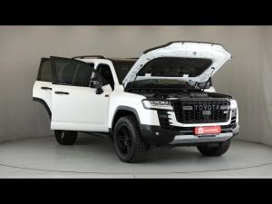 Toyota Land Cruiser 300 3.3D GR-Sport - Image 14