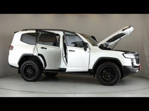 Toyota Land Cruiser 300 3.3D GR-Sport - Image 15