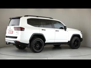 Toyota Land Cruiser 300 3.3D GR-Sport - Image 2