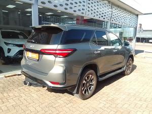 Toyota Fortuner 2.4GD-6 manual - Image 2