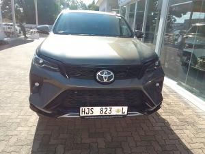 Toyota Fortuner 2.4GD-6 manual - Image 4