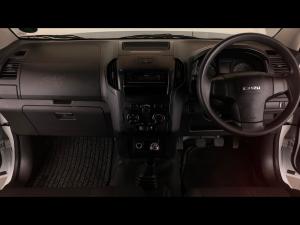 Isuzu D-Max Gen 6 250c single cab - Image 11