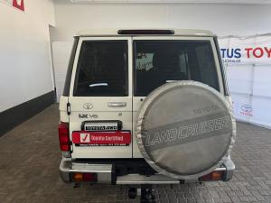 Toyota Land Cruiser 76 4.5D-4D V8 station wagon LX - Image 5