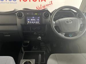 Toyota Land Cruiser 76 4.5D-4D V8 station wagon LX - Image 6