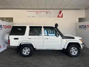 Toyota Land Cruiser 76 4.5D-4D V8 station wagon LX - Image 3