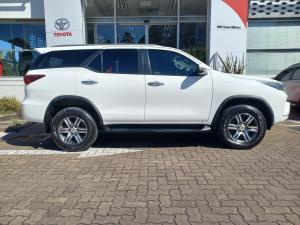 Toyota Fortuner 2.4GD-6 manual - Image 3