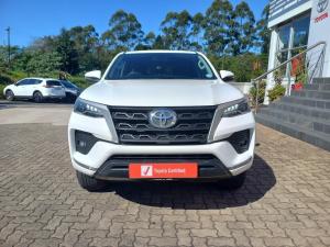 Toyota Fortuner 2.4GD-6 manual - Image 4