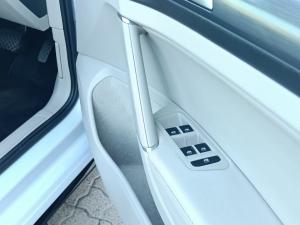 Volkswagen Golf VII 1.4 TSI Comfortline DSG - Image 17