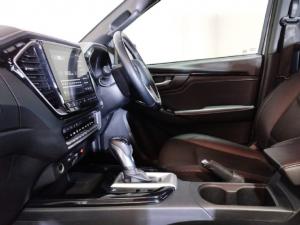 Isuzu D-Max 3.0TD double cab V-Cross - Image 9