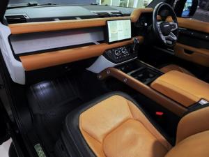 Land Rover Defender 90 D240 X-Dynamic HSE - Image 15