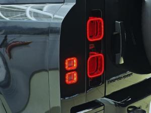 Land Rover Defender 90 D240 X-Dynamic HSE - Image 17