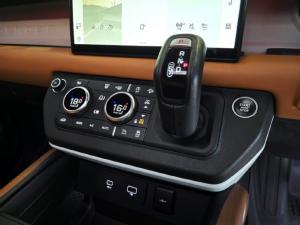 Land Rover Defender 90 D240 X-Dynamic HSE - Image 20