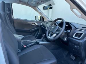 Isuzu D-Max 3.0TD single cab LS auto - Image 10