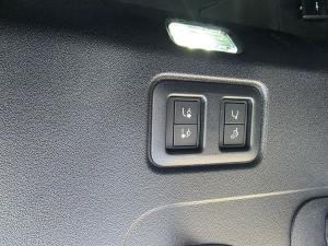 Land Rover Defender 110 D350 X-Dynamic HSE - Image 13