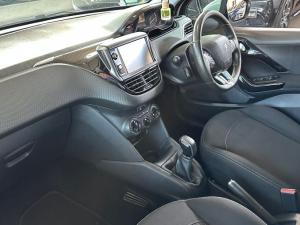 Peugeot 208 1.2 Active - Image 11