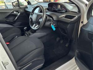 Peugeot 208 1.2 Active - Image 13