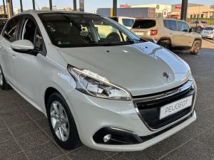 Peugeot 208 1.2 Active - Image 1