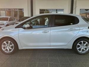 Peugeot 208 1.2 Active - Image 6