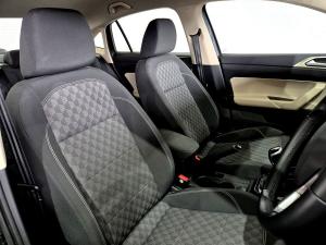 Volkswagen Polo sedan 1.6 Life manual - Image 19
