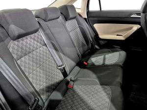 Volkswagen Polo sedan 1.6 Life manual - Image 20