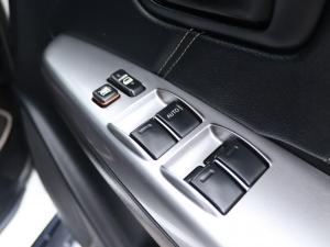 Toyota Hilux 3.0D-4D double cab Raider Legend 45 - Image 12