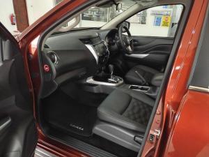 Nissan Navara 2.5DDTI LE/LE Plus automatic D/C - Image 11