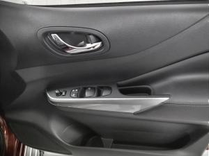 Nissan Navara 2.5DDTI LE/LE Plus automatic D/C - Image 14
