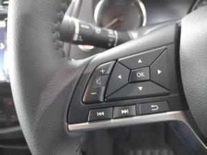 Nissan Navara 2.5DDTI LE/LE Plus automatic D/C - Image 19