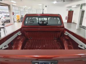 Nissan Navara 2.5DDTI LE/LE Plus automatic D/C - Image 5