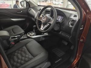 Nissan Navara 2.5DDTI LE/LE Plus automatic D/C - Image 8