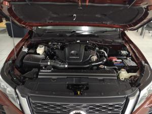Nissan Navara 2.5DDTI LE/LE Plus automatic D/C - Image 9