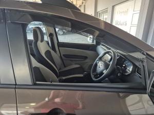 Renault Triber 1.0 Zen manual - Image 13