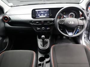 Hyundai Grand i10 1.0 Premium hatch - Image 8