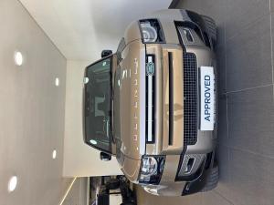 Land Rover Defender 90 D240 X-Dynamic SE - Image 1