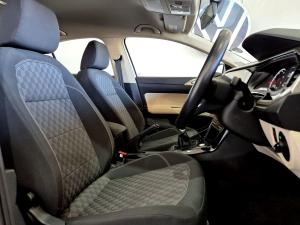 Volkswagen Polo sedan 1.6 Life manual - Image 14