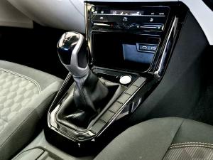 Volkswagen Polo sedan 1.6 Life manual - Image 15
