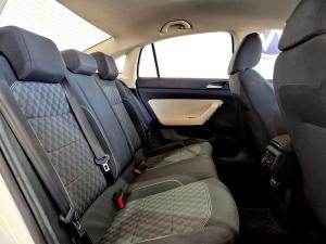 Volkswagen Polo sedan 1.6 Life manual - Image 18