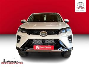 Toyota Fortuner 2.4GD-6 manual - Image 2