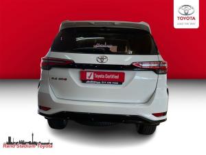 Toyota Fortuner 2.4GD-6 manual - Image 3