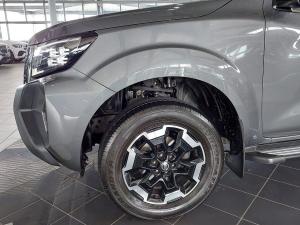 Nissan Navara 2.5DDTi double cab LE Plus 4x4 - Image 8