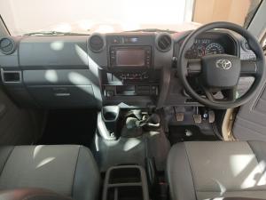 Toyota Land Cruiser 79 4.0 V6 single cab - Image 6